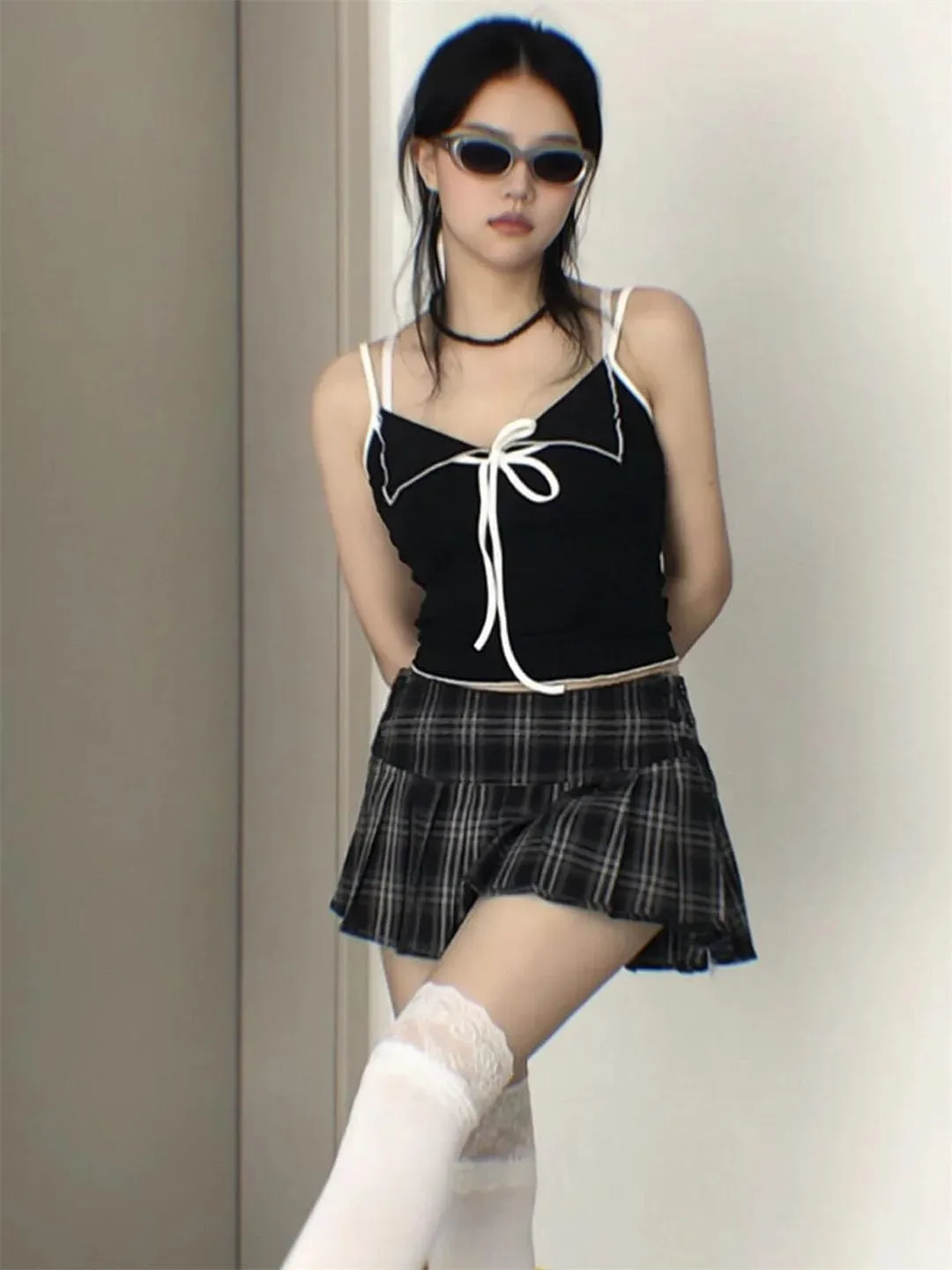 Women's Solid Color Style Strappy Camisole Sexy V Neck Sleeveless Slim Fit Short Camisole Top